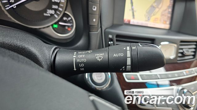 Infiniti Q70 2017 — photo 27