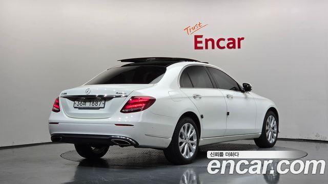 Mercedes-Benz E-Class 2017 — photo 2