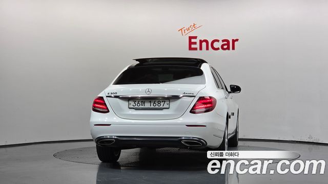 Mercedes-Benz E-Class 2017 — photo 4