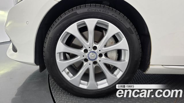 Mercedes-Benz E-Class 2017 — photo 5