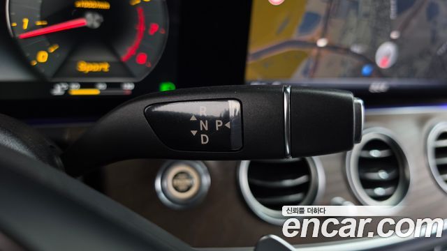 Mercedes-Benz E-Class 2017 — photo 9