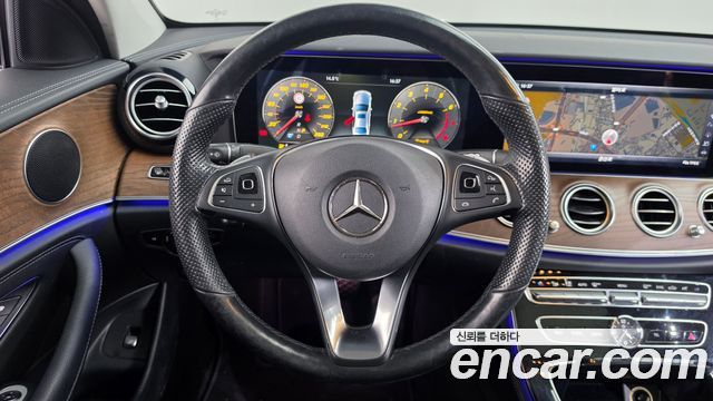 Mercedes-Benz E-Class 2017 — photo 14