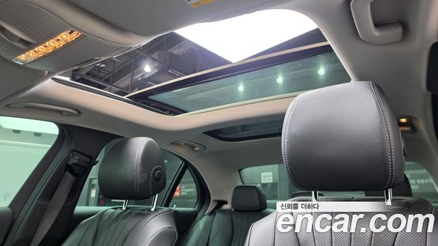 Mercedes-Benz E-Class 2017 — photo 16