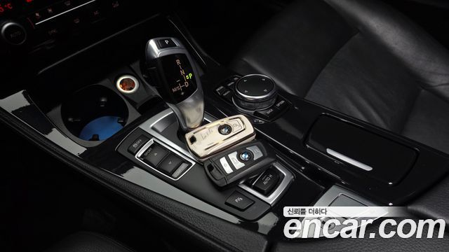BMW 5-Series 2015 — photo 9