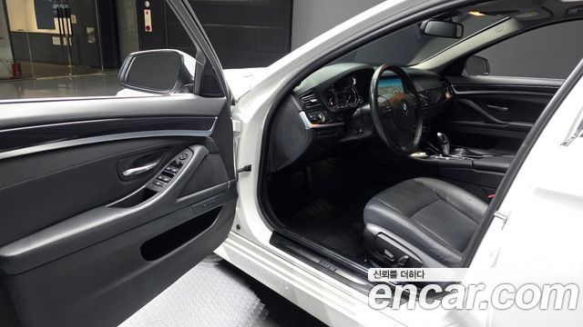 BMW 5-Series 2015 — photo 10