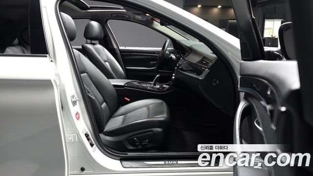 BMW 5-Series 2015 — photo 11