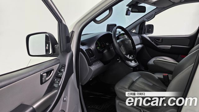 Hyundai Starex 2016 — photo 11