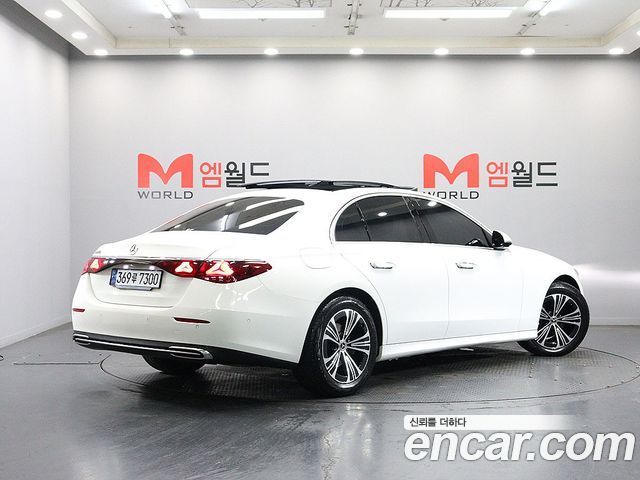 Mercedes-Benz E-Class 2024 — photo 3