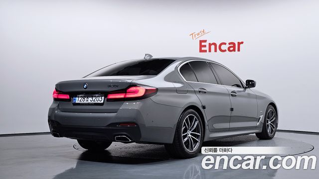 BMW 5-Series 2022 — photo 2