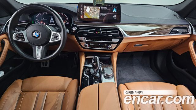 BMW 5-Series 2022 — photo 10