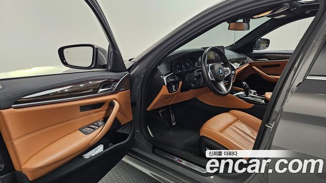 BMW 5-Series 2022 — photo 13