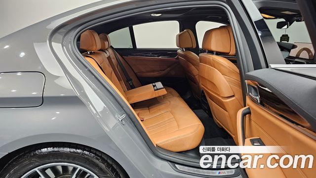 BMW 5-Series 2022 — photo 17