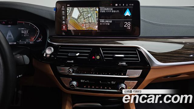 BMW 5-Series 2022 — photo 18