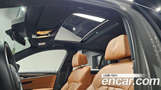 BMW 5-Series 2022 — photo 23