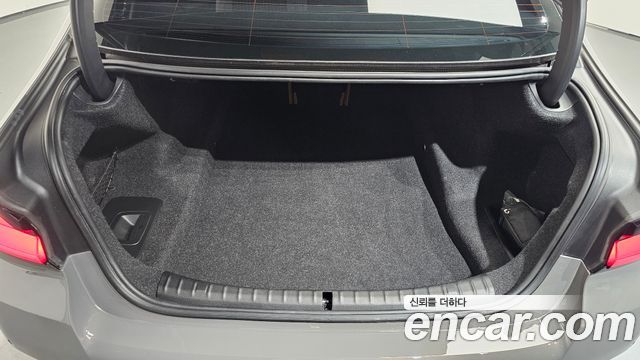 BMW 5-Series 2022 — photo 26
