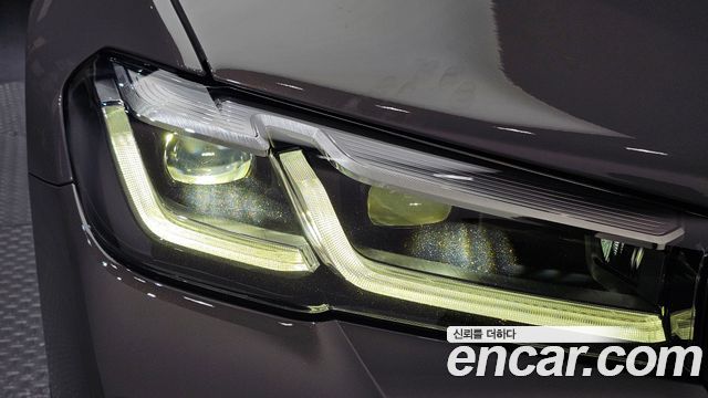 BMW 5-Series 2022 — photo 8