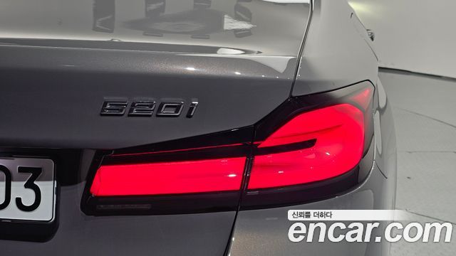 BMW 5-Series 2022 — photo 9