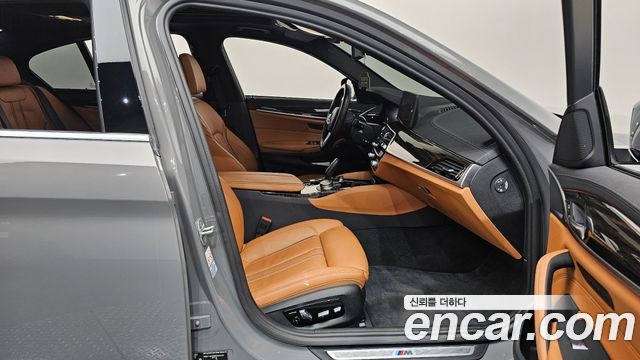 BMW 5-Series 2022 — photo 16