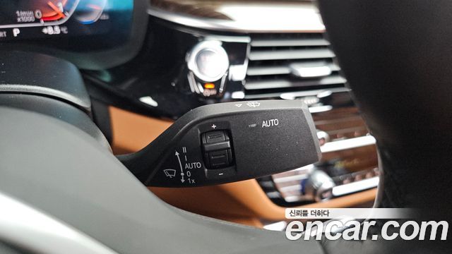 BMW 5-Series 2022 — photo 29