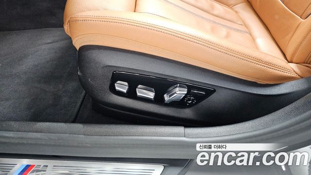 BMW 5-Series 2022 — photo 30