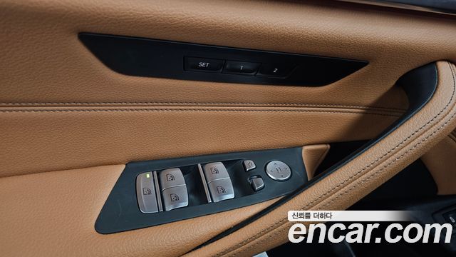 BMW 5-Series 2022 — photo 36