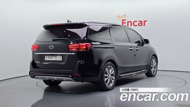Kia Canival 2019 — photo 2