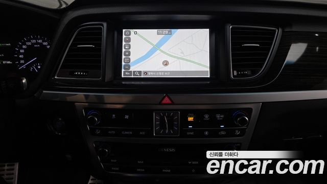 Genesis G80 2019 — photo 20