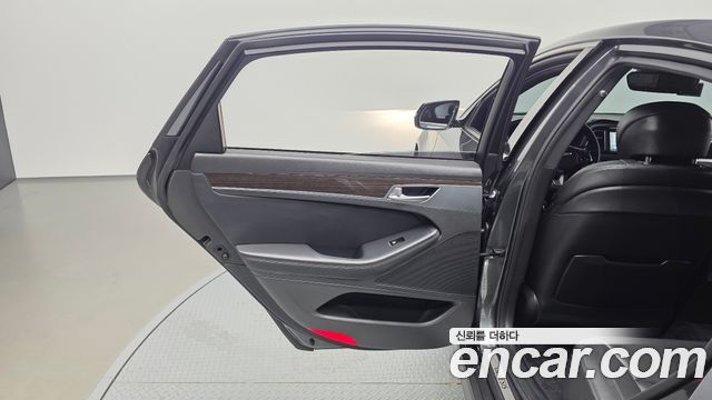 Genesis G80 2019 — photo 15