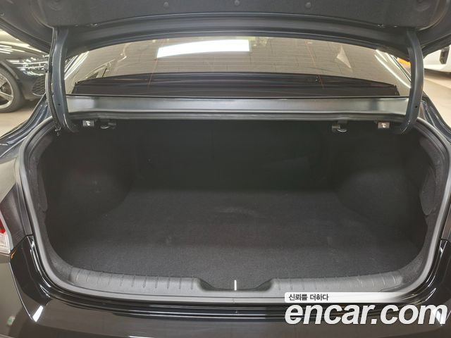 Hyundai AVANTE 2025 — photo 18