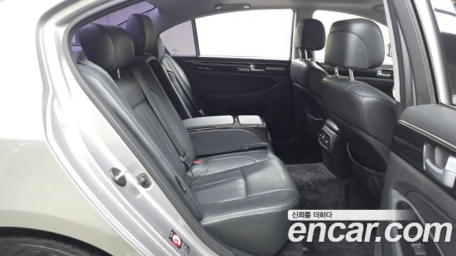 Hyundai Genesis 2013 — photo 18