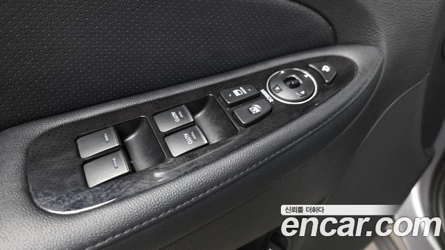 Hyundai Genesis 2013 — photo 28