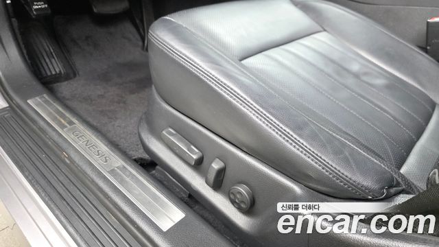 Hyundai Genesis 2013 — photo 31
