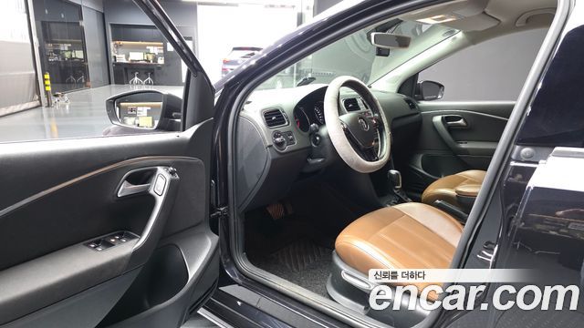 Volkswagen Polo 2015 — photo 13