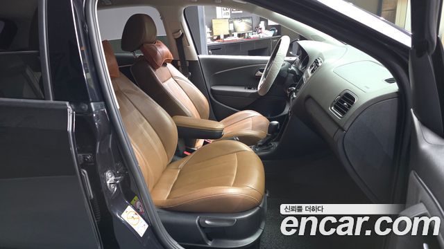 Volkswagen Polo 2015 — photo 17