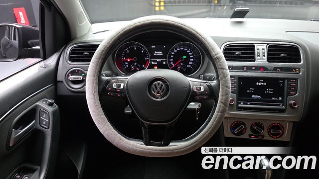 Volkswagen Polo 2015 — photo 19