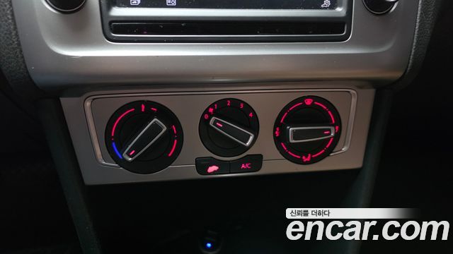 Volkswagen Polo 2015 — photo 21