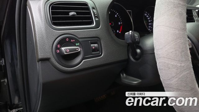Volkswagen Polo 2015 — photo 23