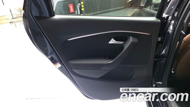 Volkswagen Polo 2015 — photo 15
