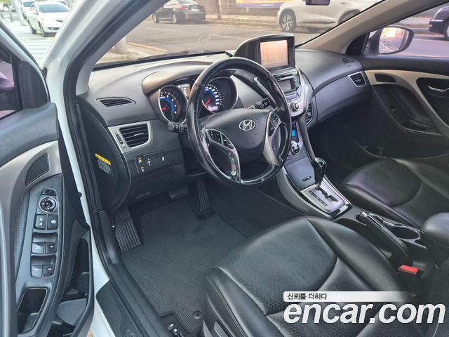 Hyundai AVANTE 2013 — photo 8