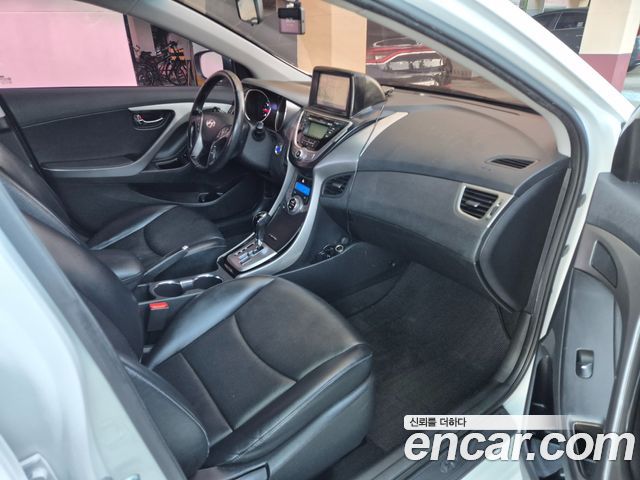Hyundai AVANTE 2013 — photo 9