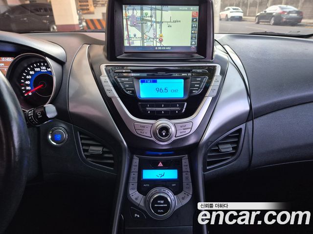 Hyundai AVANTE 2013 — photo 12
