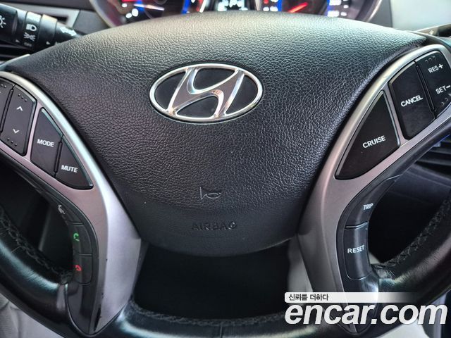 Hyundai AVANTE 2013 — photo 15