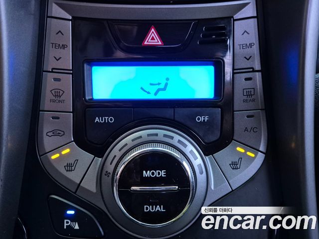 Hyundai AVANTE 2013 — photo 16