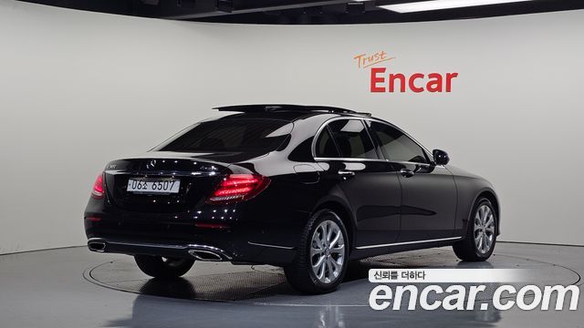 Mercedes-Benz E-Class 2017 — photo 2