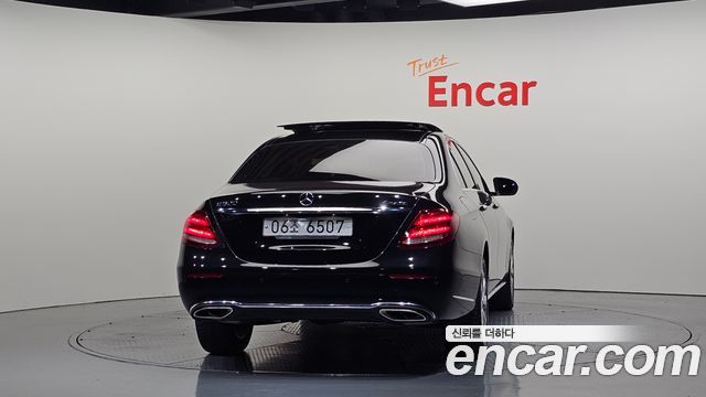 Mercedes-Benz E-Class 2017 — photo 4