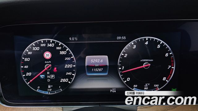 Mercedes-Benz E-Class 2017 — photo 8