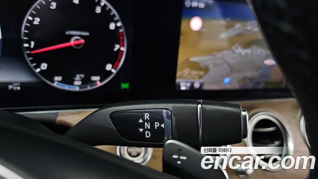 Mercedes-Benz E-Class 2017 — photo 9