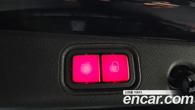 Mercedes-Benz E-Class 2017 — photo 19