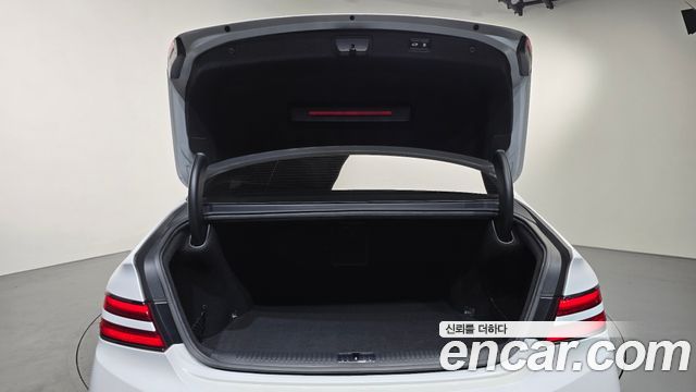 Genesis G90 2019 — photo 24