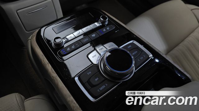 Genesis G90 2019 — photo 25
